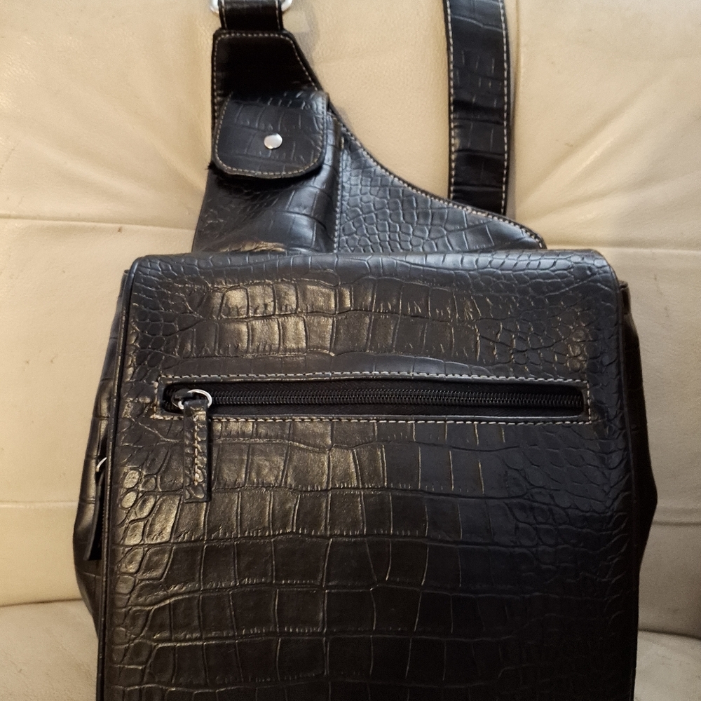 Crocodile-Embossed Men / Women Messenger's Bag. 4 Pockets.